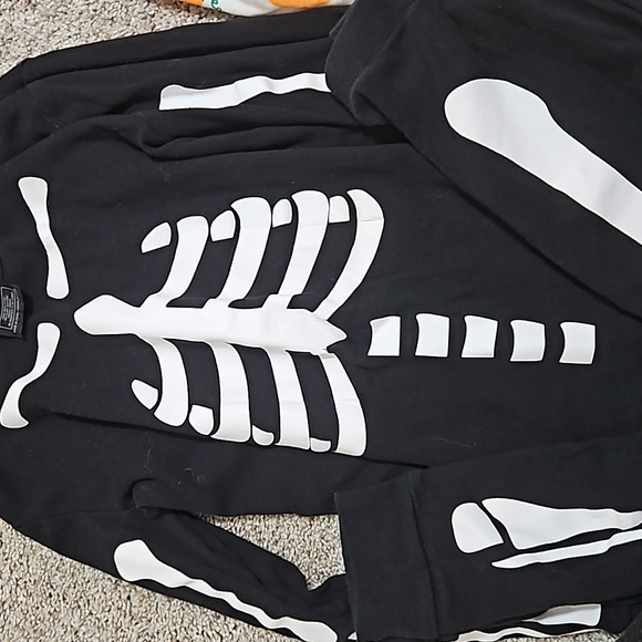 Kids size 8 pajama set bundle - Picture 3 of 7